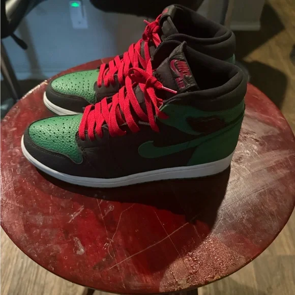 Air Jordan 1 Green Pine
